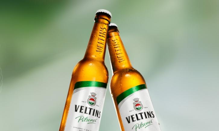 Twee flesjes Veltins pils